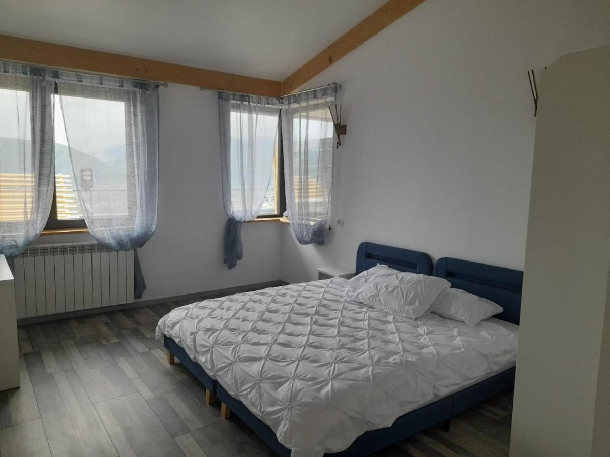 Hotel Casa Prieteniei - Cazare à Piatra Neamţ Extérieur photo